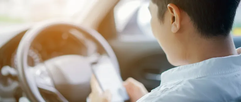 smartphone mobile cell phone driver car automotive dashboard digital cockpit