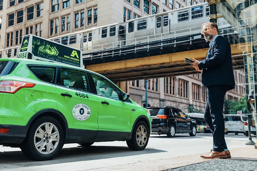 17 chicago lifestyle elevated train taxi man 1 blog.jpg