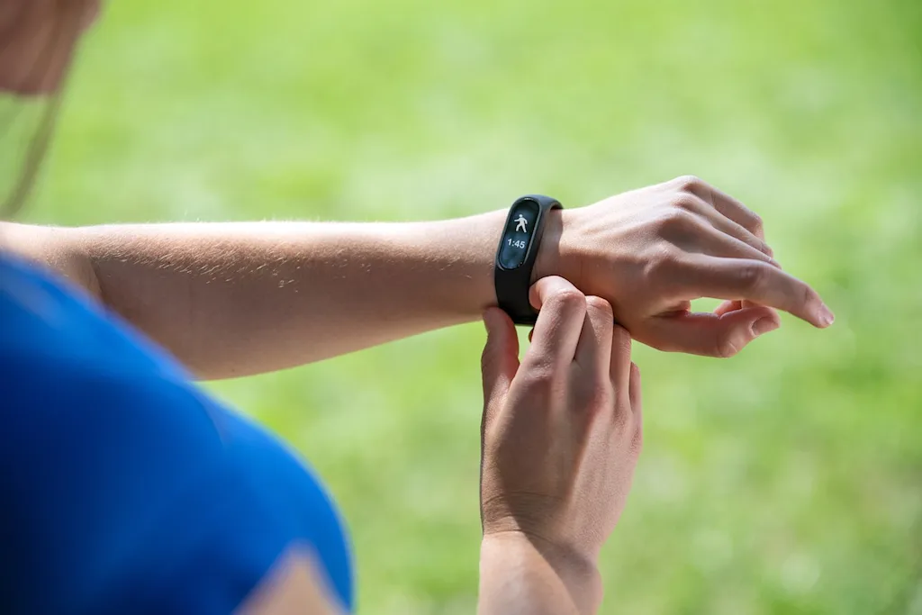 runner with fitbit display blog