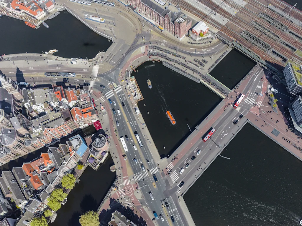 lead 17 fromabove amsterdam city buildings street river4 blog