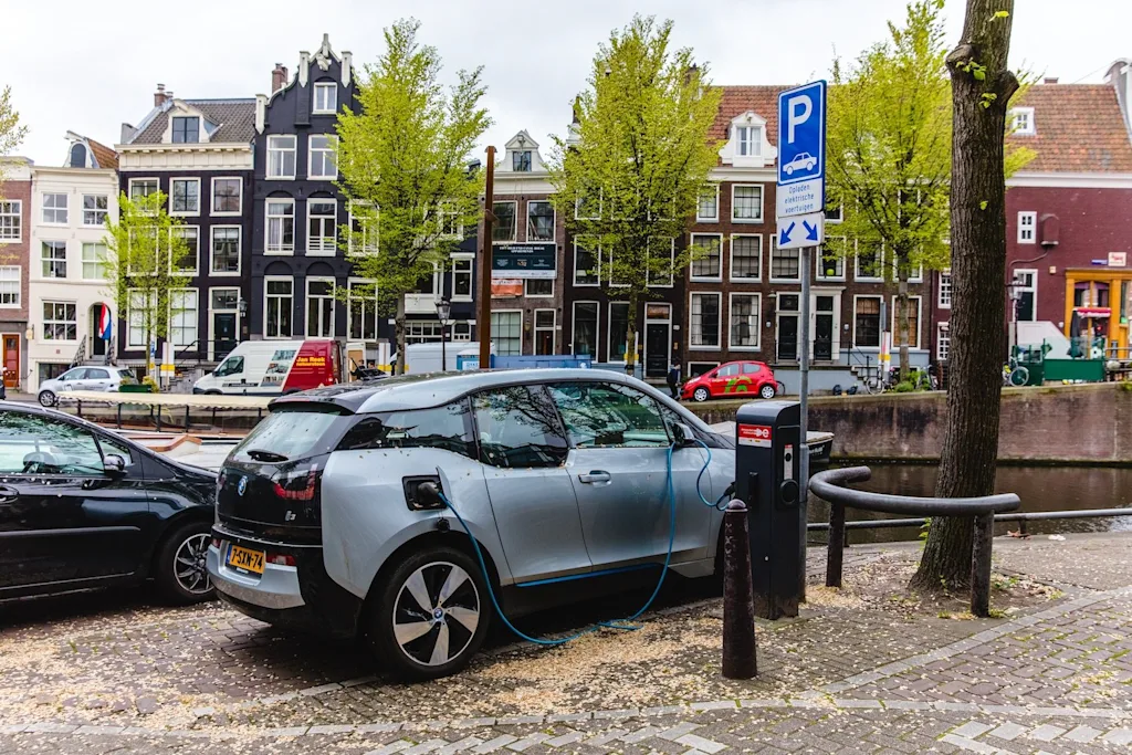 17 flatangle amsterdam city street parked car charging station 3 blog