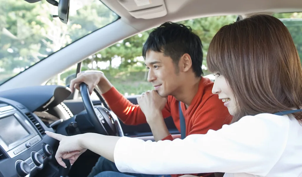 4009549 Connected Driving jp editorial card Connected IVI.jpg