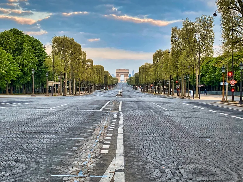 paris champs elysees street traffic blog.jpg