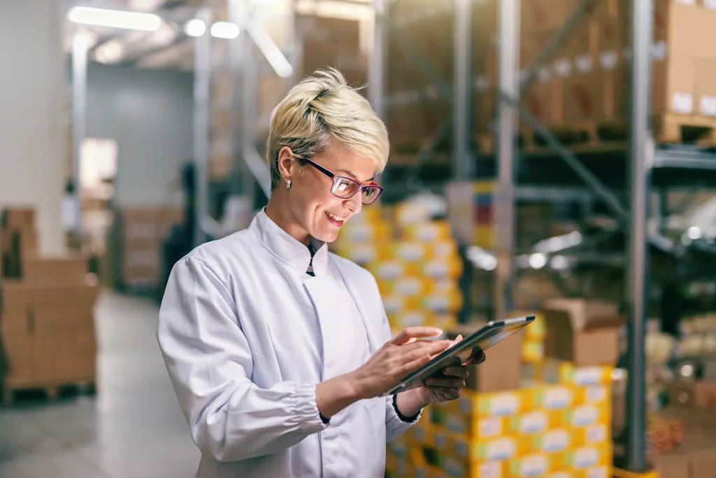 woman warehouse tablet ipad transportation logistics blog