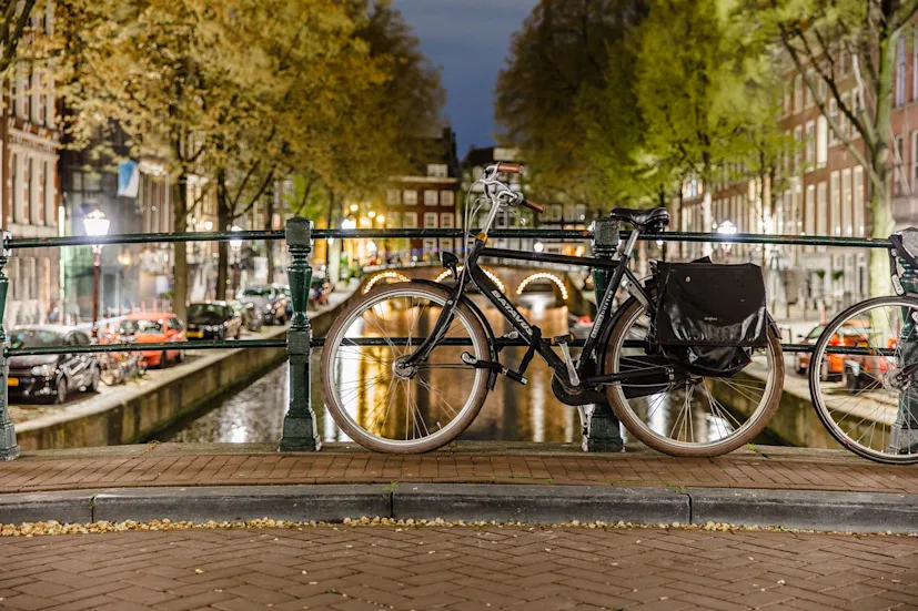 bicycle_bridge_amsterdam_evening-blog.jpg