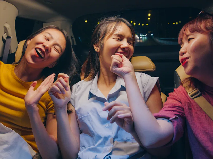 women woman karaoke car sdv infotainment.png