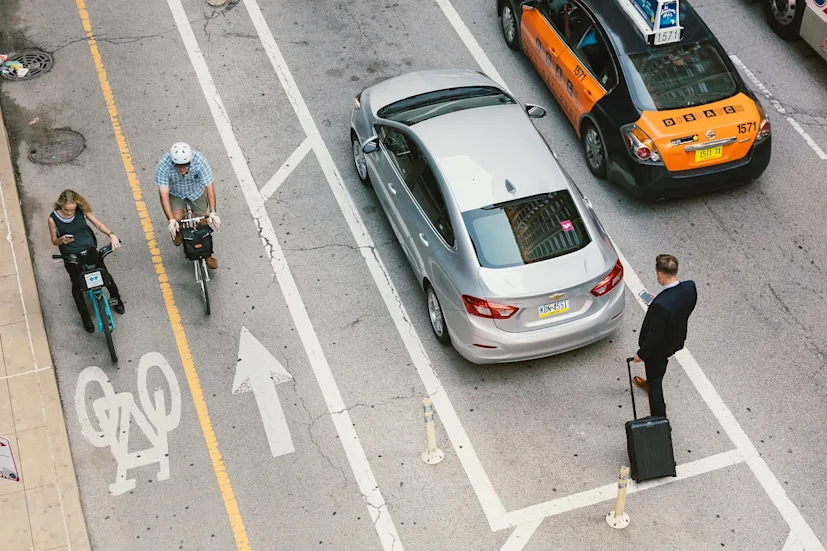 17_chicago_lifestyle_overhead-street_bicycles_man_lyft_taxi-1-blog.jpg