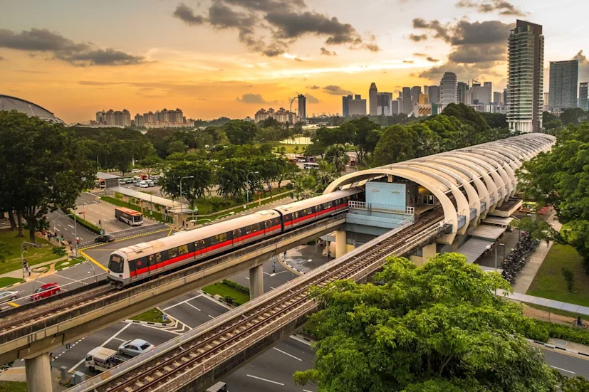 train-public-transportation-tech-mahindra-blog.jpg