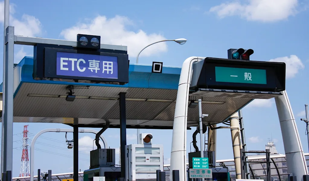 テレマティクスサービス - 高速道路の料金所