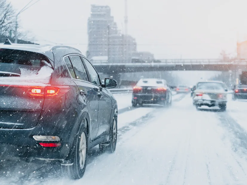 Traffic-Snow-Ice-Weather-Connected-Driving-Electric-Vehicle-Vehicles